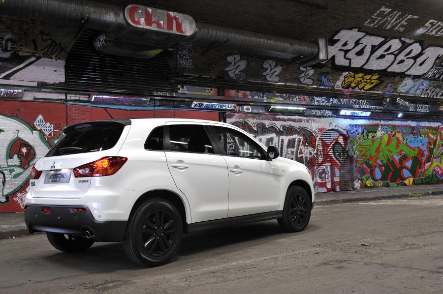  Mitsubishi ASX Black 2011 года  (UK) (фото 94 из 109)